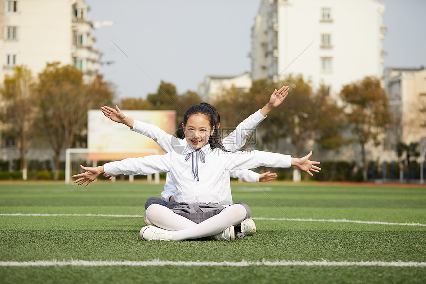 小学生操场活动图片