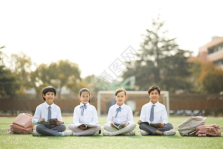 小学生做作业小学生操场活动背景