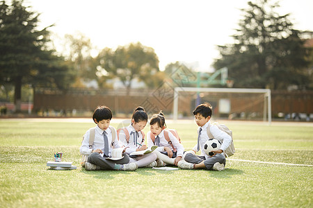 小学生足球比赛小学生操场活动背景