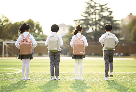 背包儿童小学生操场活动背景