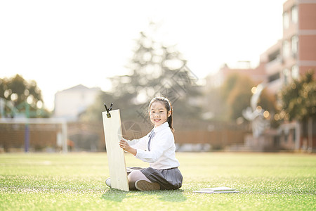 小学生操场活动图片