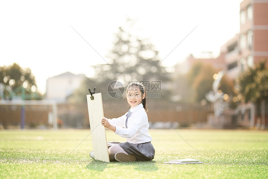 小学生操场活动图片