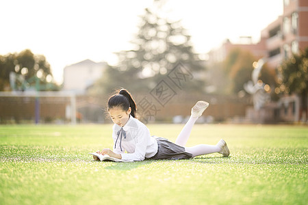 小学生操场活动图片