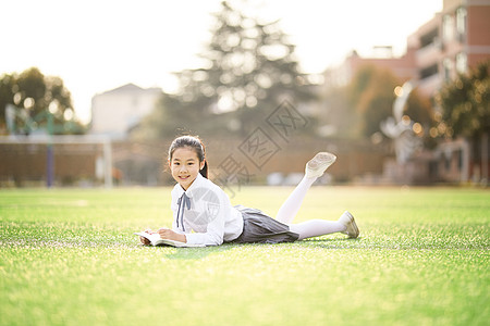 黄色调小学生操场活动背景