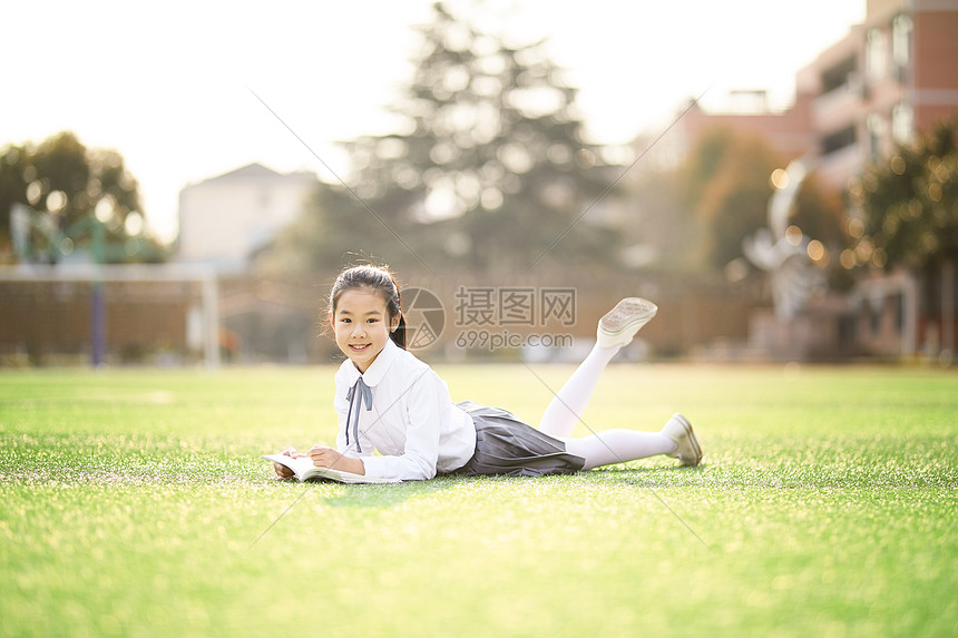 小学生操场活动图片