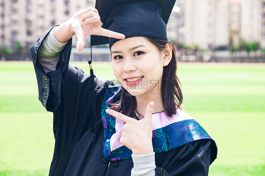 可爱女大学生图片