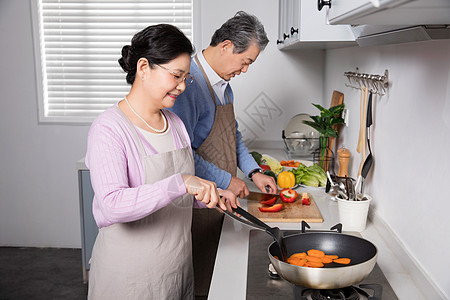 奶奶做饭爷爷奶奶炒菜做饭背景