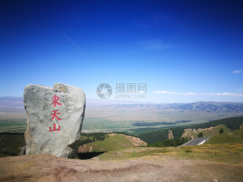 新疆哈密市天山庙景区图片