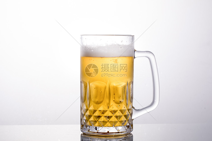 冰镇啤酒图片