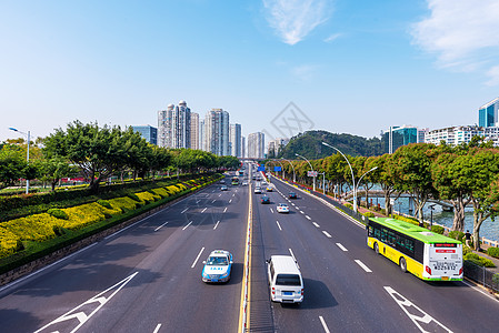 蓝天白云厦门城市交通背景