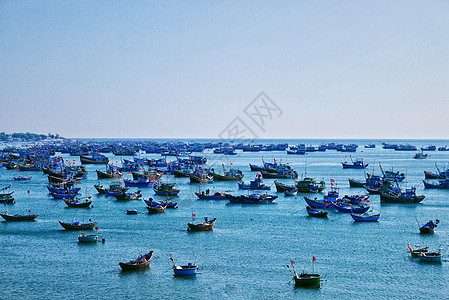 出海旅游越南近海捕捞的壮观场景背景