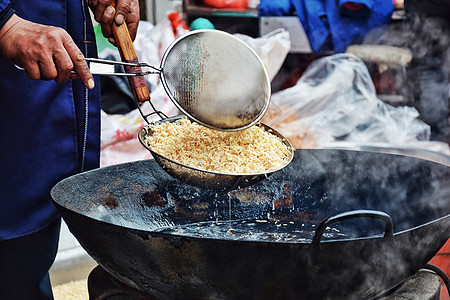 街头民间传统小吃炒米图片