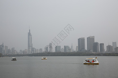 雾霾下的玄武湖图片