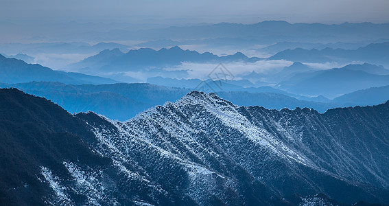 贵州梵净山景区风雪中的梵净山背景