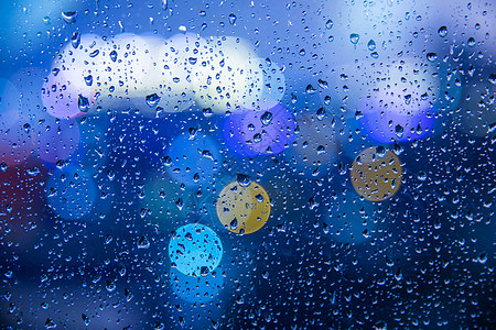 窗外的雨下雨天窗外的光晕背景