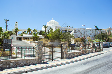希腊圣托里尼岛上造型别致的建筑背景图片