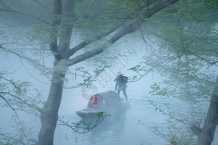 月亮湾烟雨蒙蒙图片