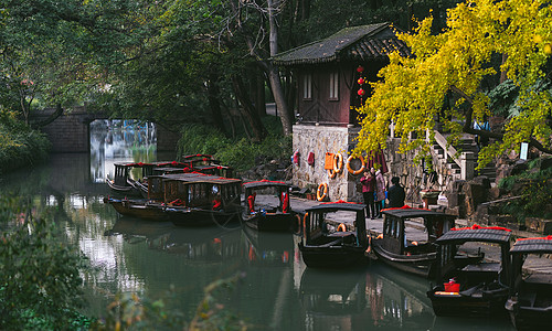 苏州旅游景点乌篷船图片