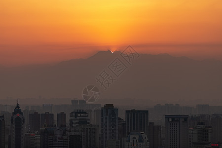 日落四姑娘山远景图片