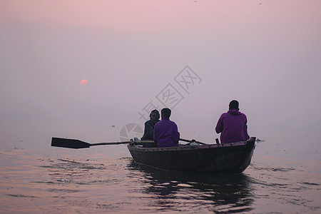瓦拉纳西恒河划船看日出图片