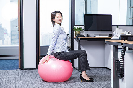 女性办公室锻炼瑜伽图片