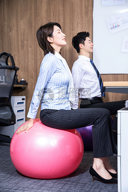 办公室瑜伽球图片
