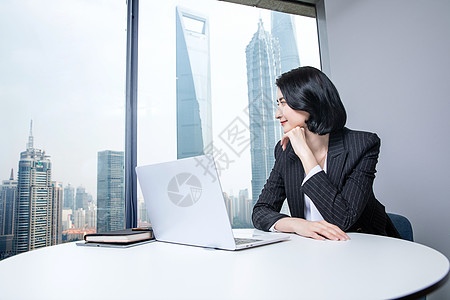 办公室美女在市中心办公的气质职场美女背景