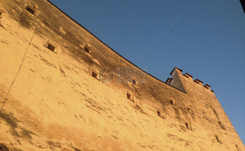 黄昏时的欧洲城堡城墙