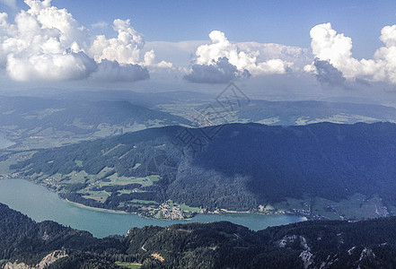 白云图沃尔夫冈山顶俯瞰大地背景