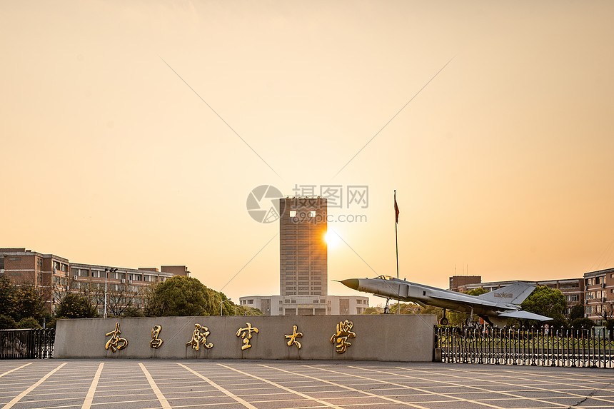 江西南昌航空大学校门图片