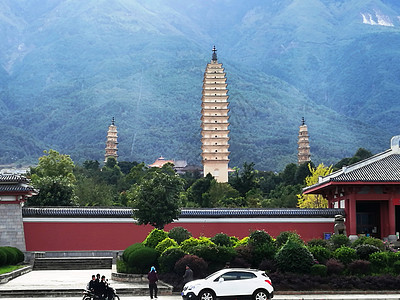 云南大理苍山崇圣寺三塔图片