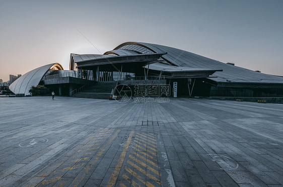 合肥大剧院空旷的路面图片