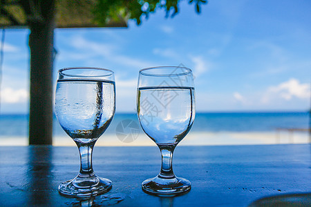 海边酒杯酒杯背景