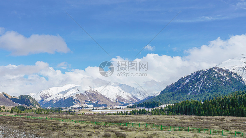 新疆伊犁乔尔玛雪山风光图片