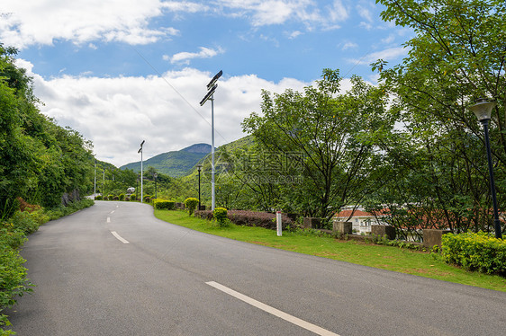 空旷的盘山公路图片