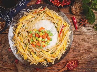 辣子鸡盖饭土豆丝盖烧饭背景