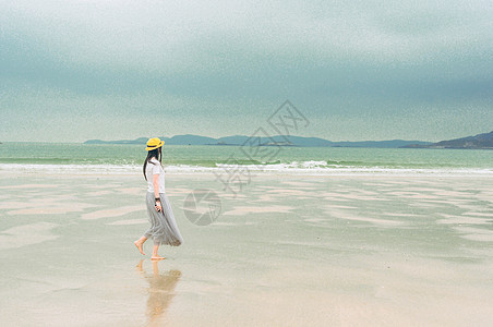 海边少女背景图片