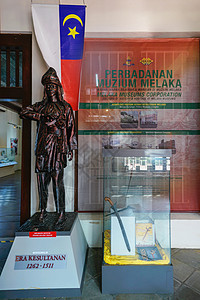 马六甲王朝雕像背景图片
