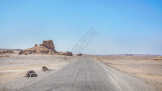 新疆沙漠公路背景图片