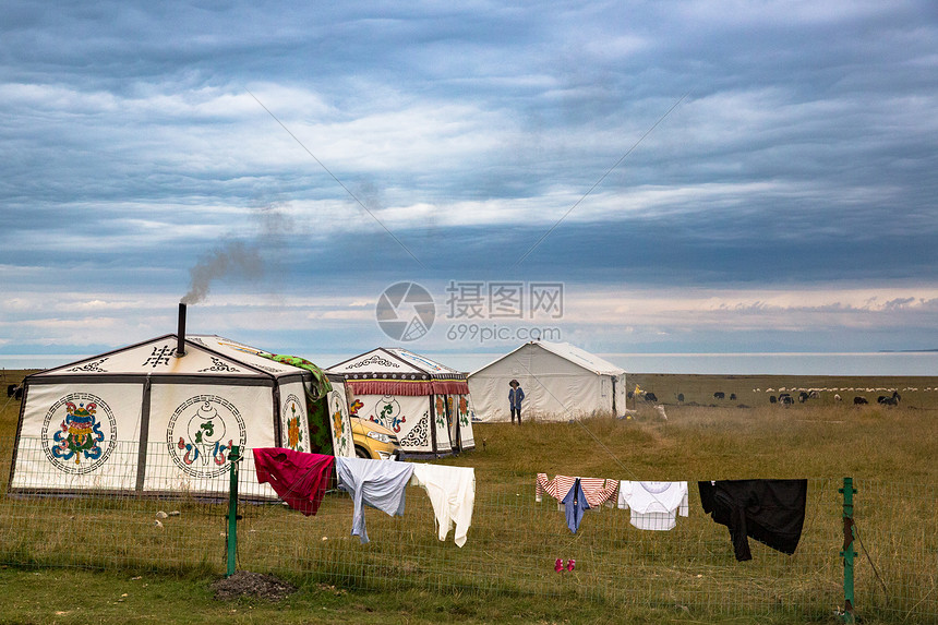 青海湖岸边牧民的家园图片
