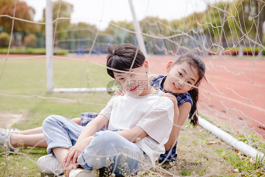 小学生操场活动图片