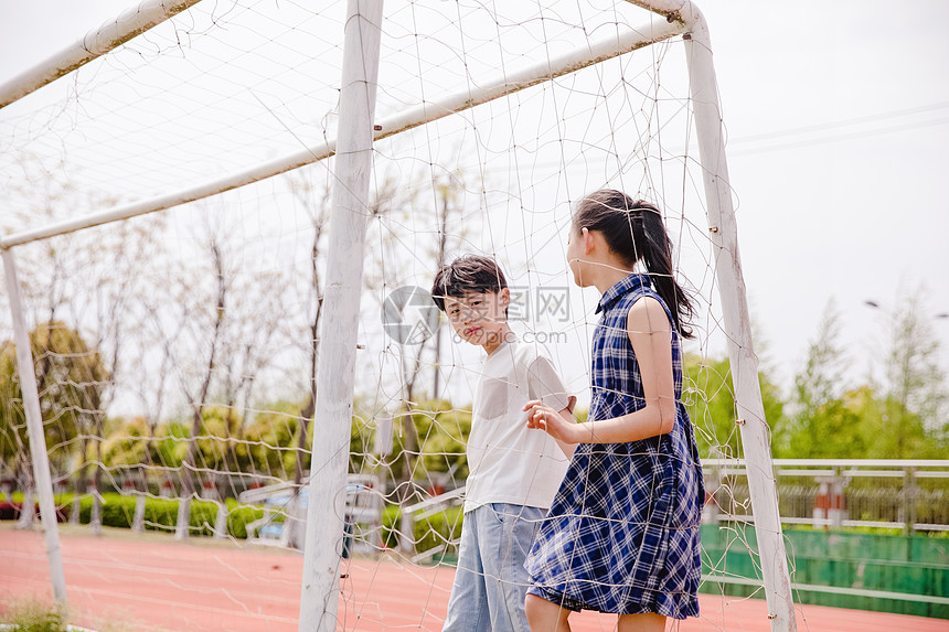 小学生操场活动图片