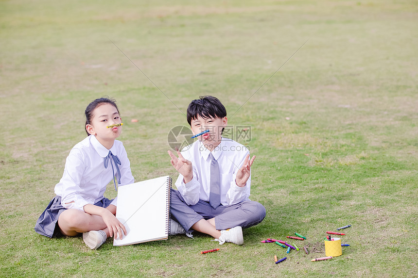 小学生操场画画展示图片