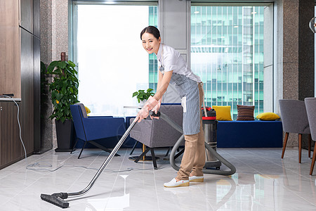 打扫的女人保洁人员清洁地板背景