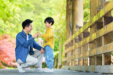 亲密父子约定背景图片