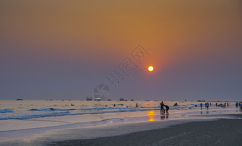 散步背影海边夕阳落日晚霞背影背景