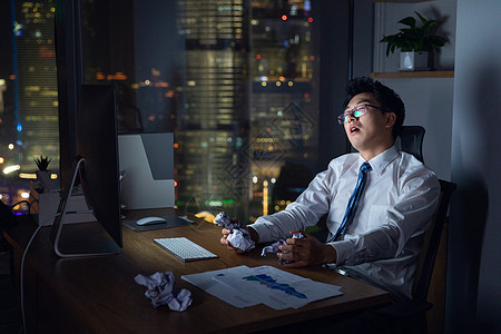 熬夜职场加班男背景