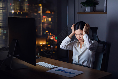 职场女性加班高清图片