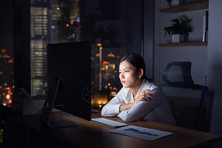 深夜加班职场女性加班背景