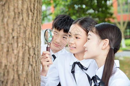 初中学习初中生户外放大镜观察背景